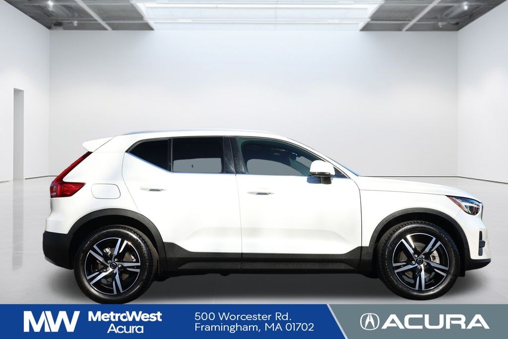 Used 2024 Volvo XC40 B5 Core SUV