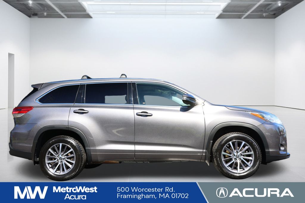 2018 Toyota Highlander XLE photo 2