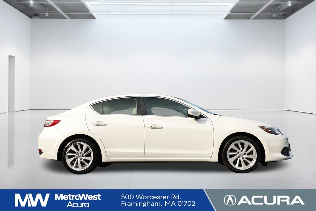 2017 Acura ILX Premium photo 4