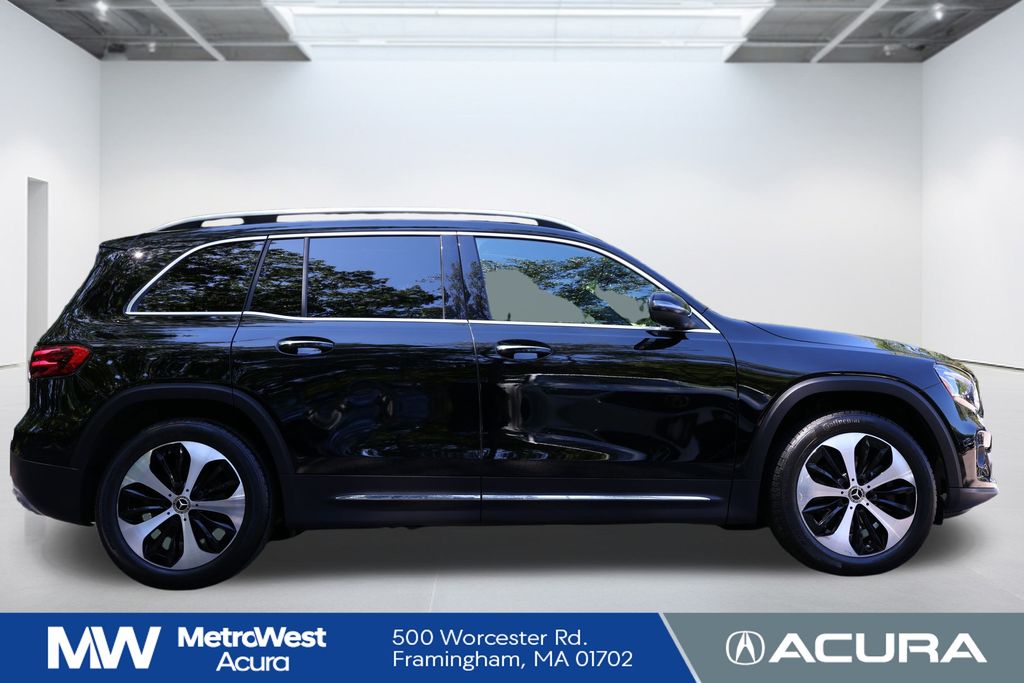 2024 Mercedes Benz GLB 250 4MATIC photo 2