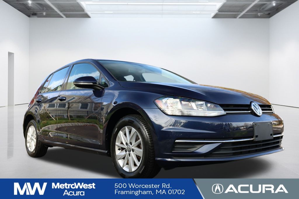 2019 Volkswagen Golf SE photo 2