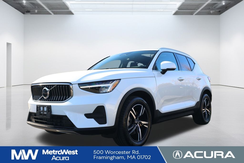 Used 2024 Volvo XC40 B5 Core SUV
