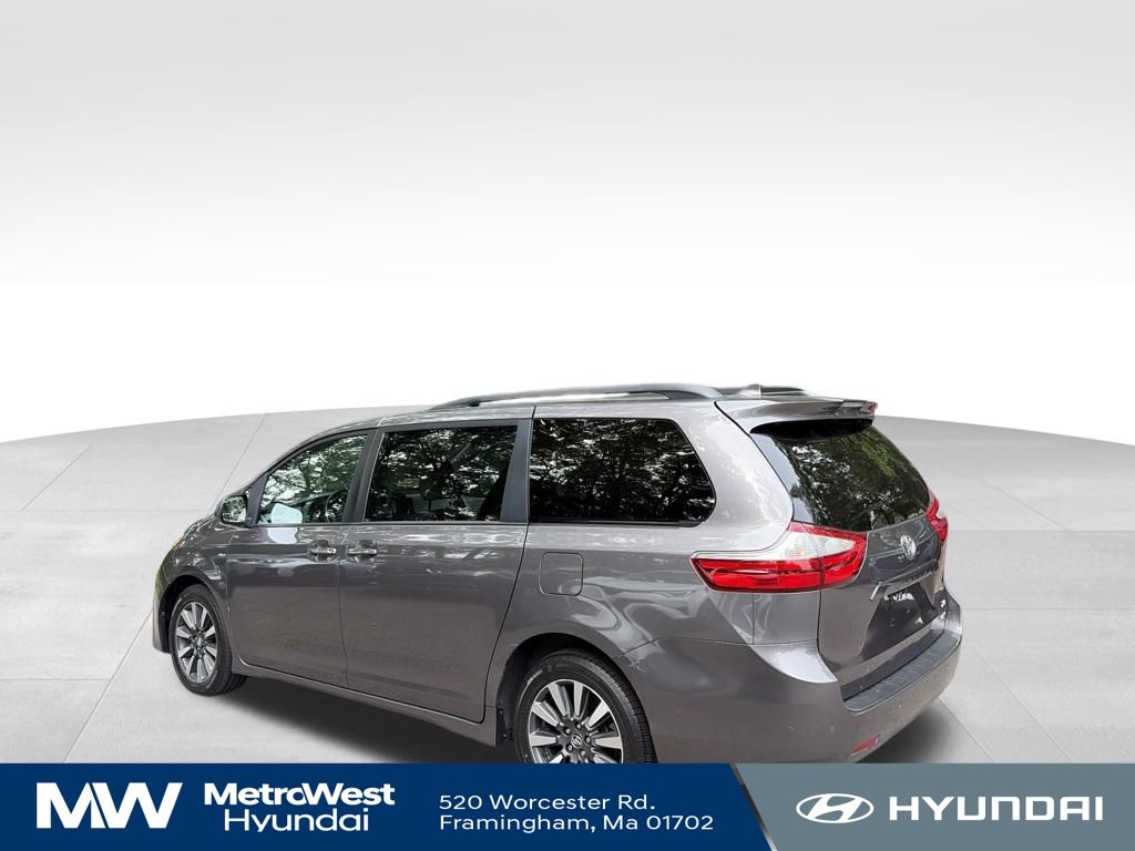 2019 Toyota Sienna XLE - Photo 3