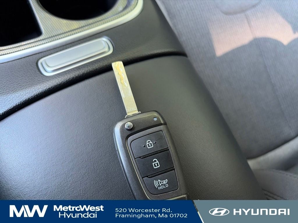 2023 Hyundai Santa Fe SE - Photo 29