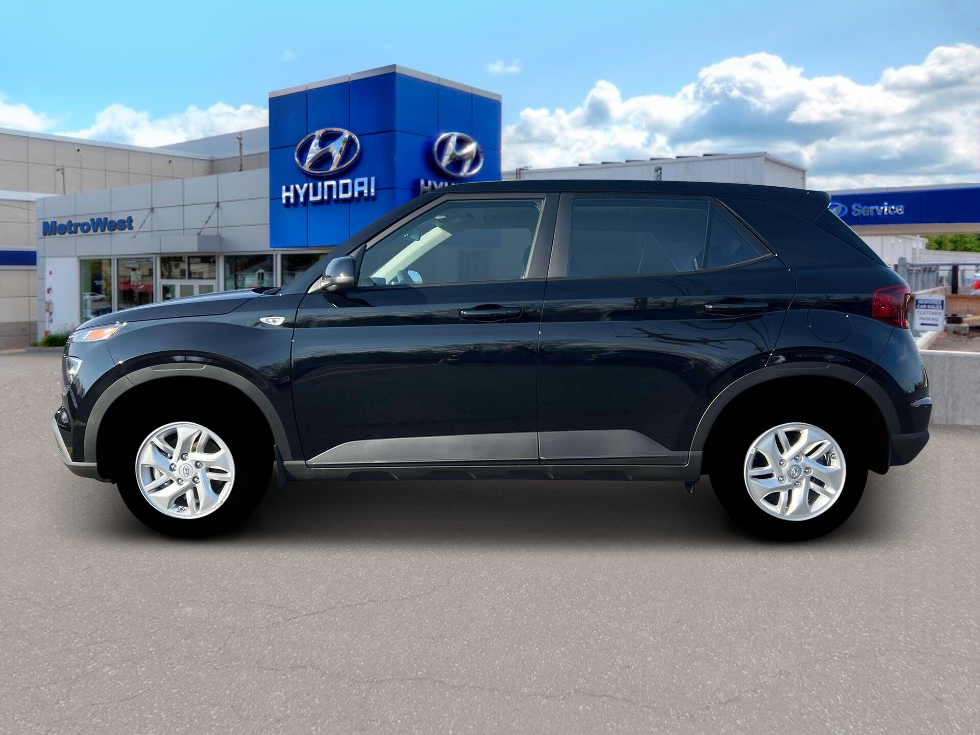 2025 Hyundai Venue SE photo 3