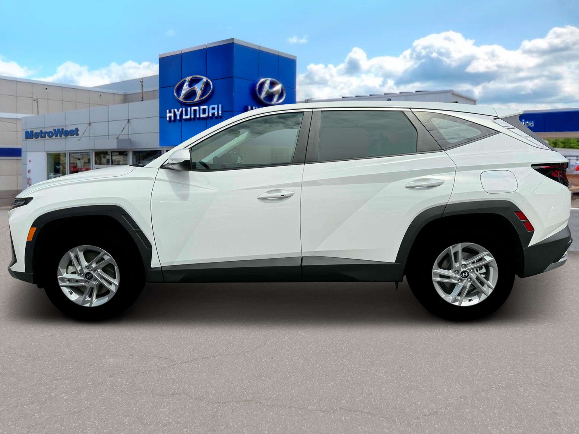 2025 Hyundai Tucson SE photo 2