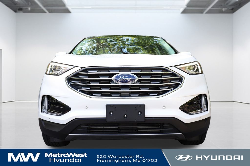 2021 Ford Edge Titanium photo 2