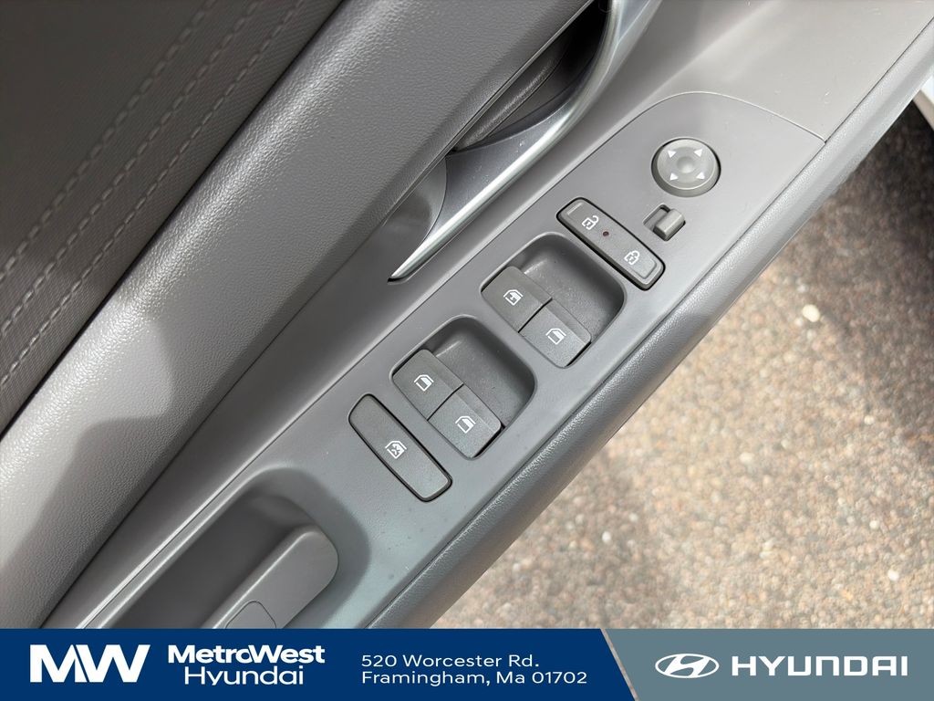2024 Hyundai Elantra SE - Photo 11