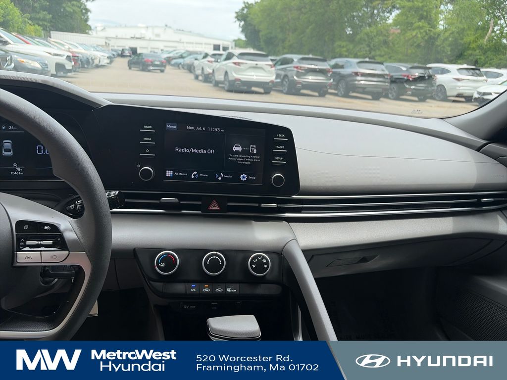 2024 Hyundai Elantra SE - Photo 17