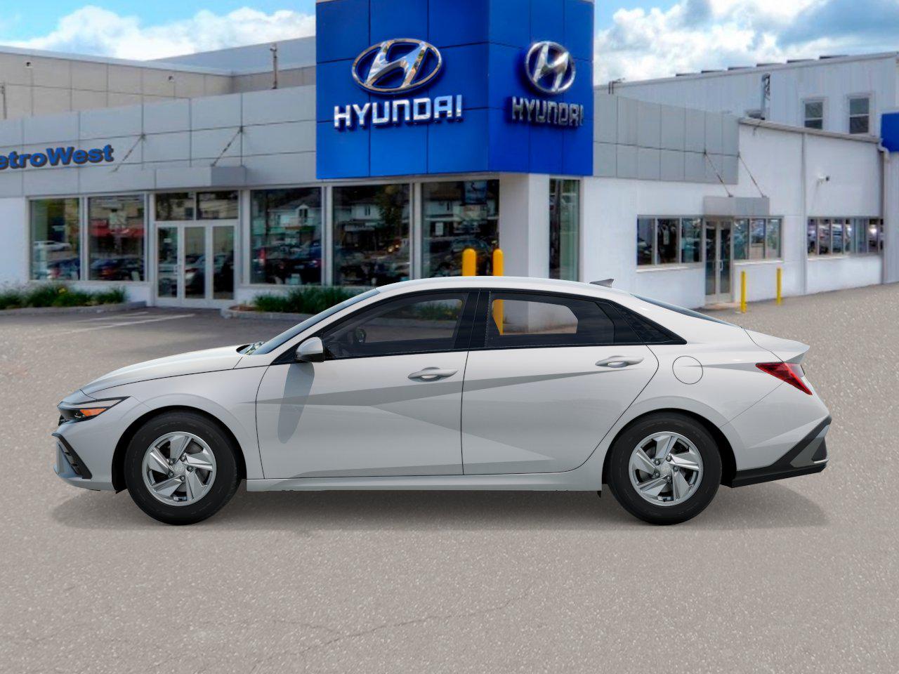 2025 Hyundai Elantra SE photo 3