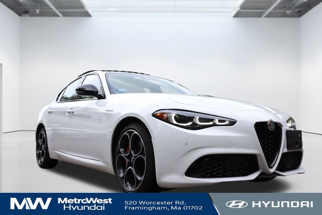 2024 Alfa Romeo Giulia Ti photo 3