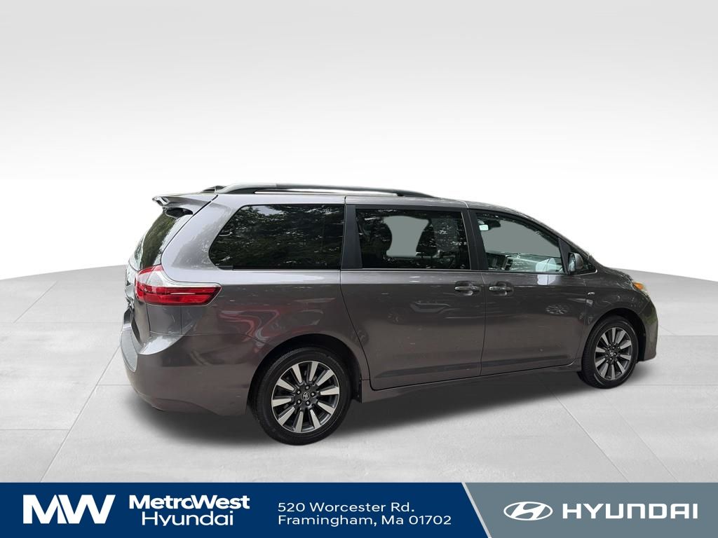 2019 Toyota Sienna XLE - Photo 5