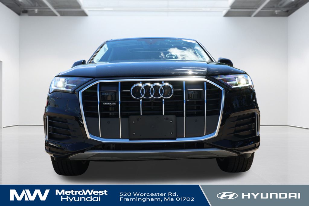 2022 Audi Q7 45 Premium photo 2