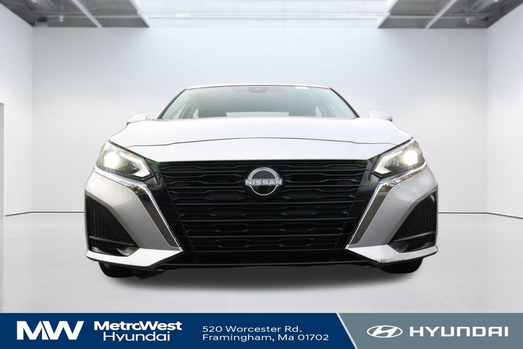 Used 2023 Nissan Altima 2.5 SV Sedan