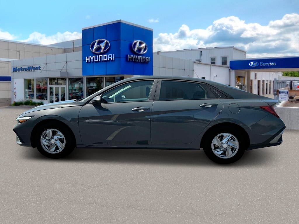 New 2025 Hyundai Elantra SE Sedan