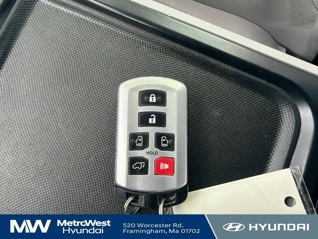 2019 Toyota Sienna XLE - Photo 29