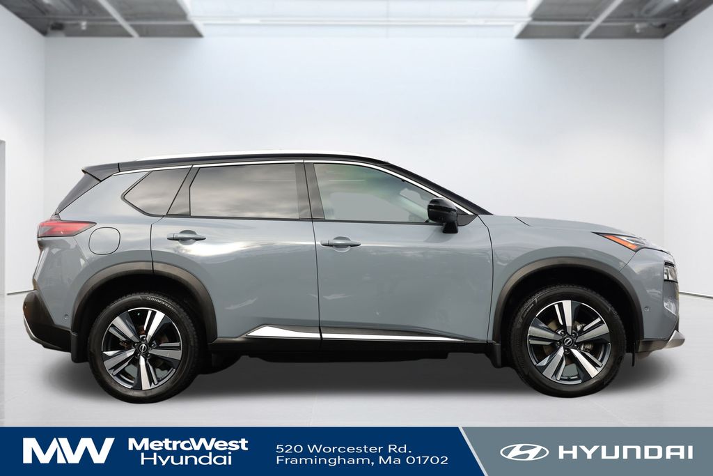 2023 Nissan Rogue Platinum photo 4