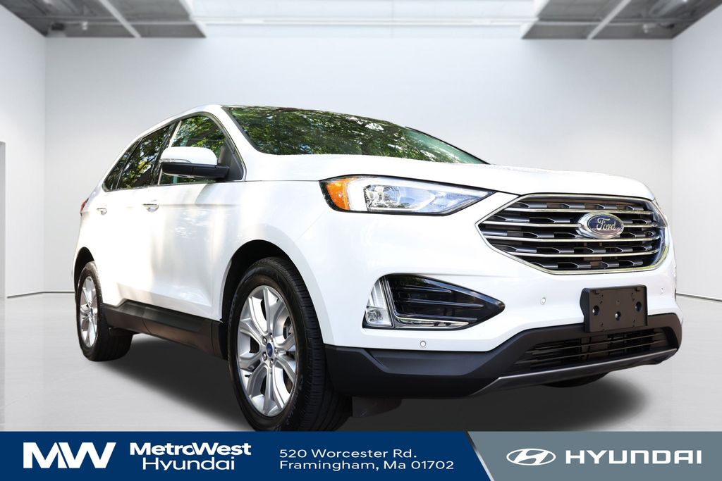 2021 Ford Edge Titanium photo 3