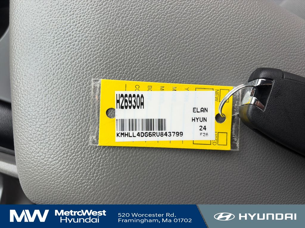 2024 Hyundai Elantra SE - Photo 29