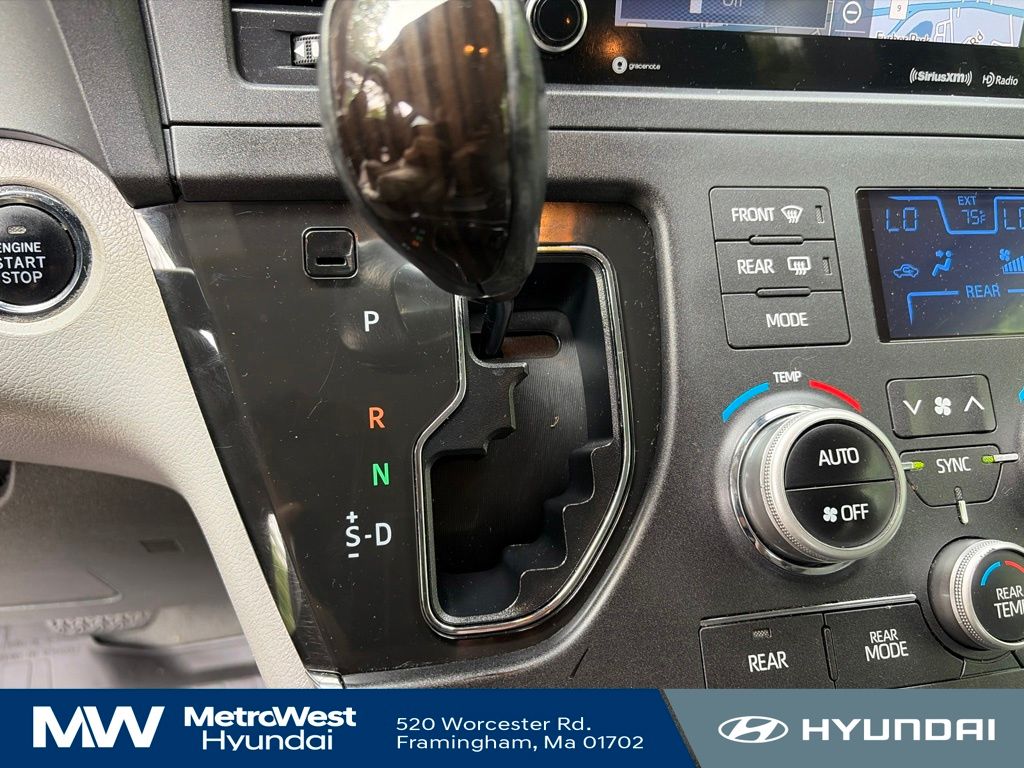 2019 Toyota Sienna XLE - Photo 22