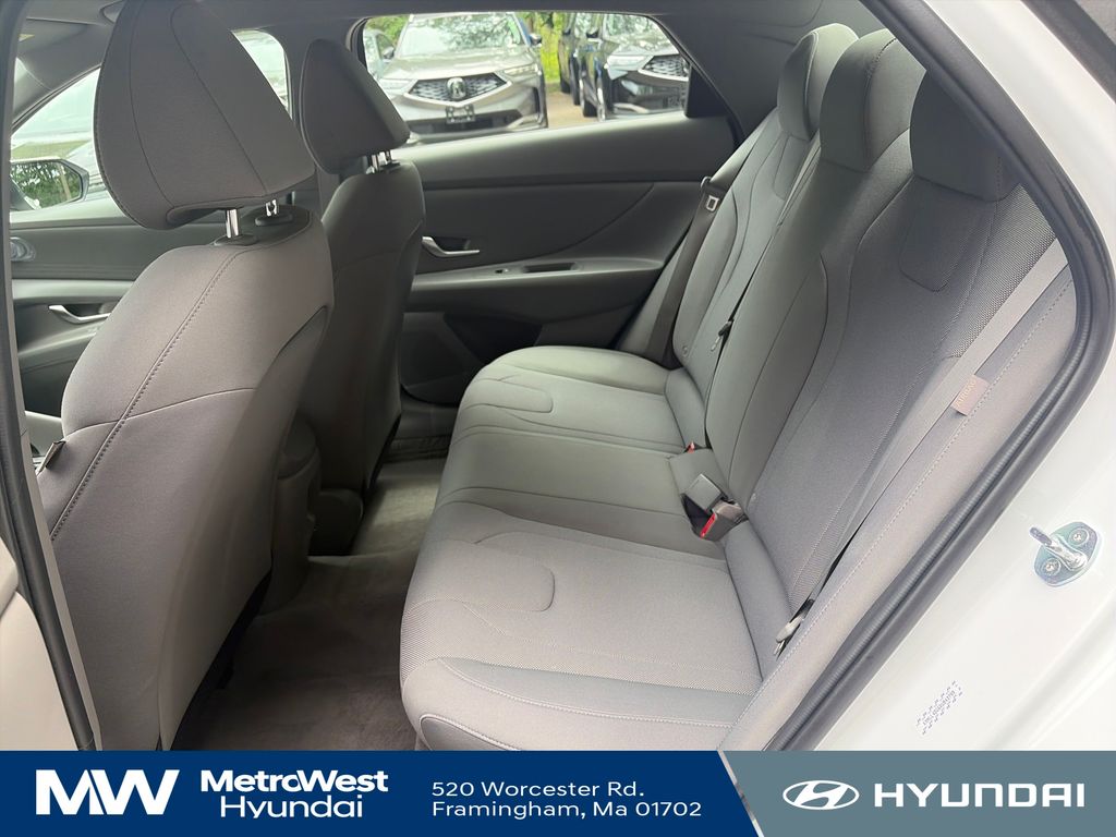 2024 Hyundai Elantra SE - Photo 24