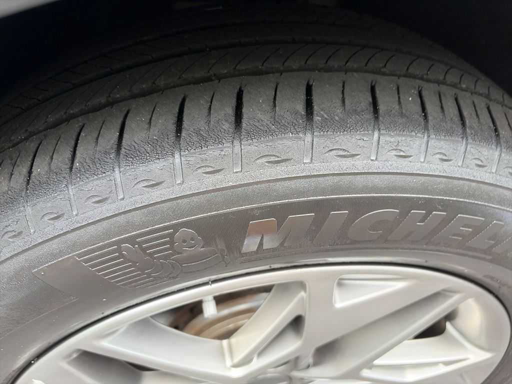 2023 GENESIS GV70 Standard - Photo 28