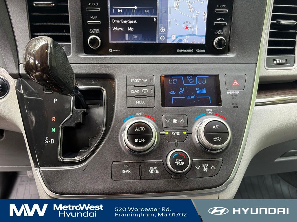 2019 Toyota Sienna XLE - Photo 17