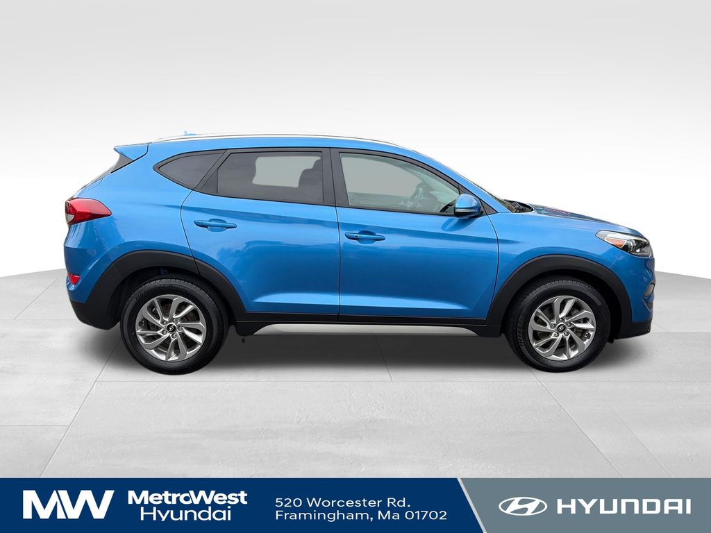 2017 Hyundai Tucson SE Plus - Photo 6