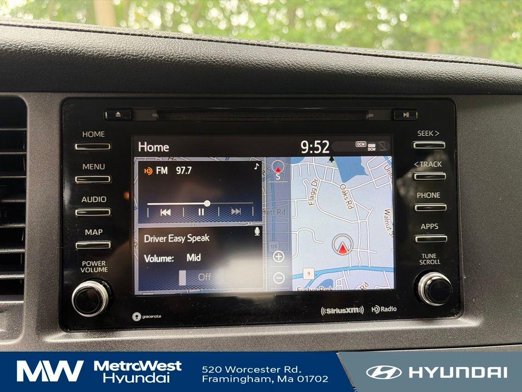 2019 Toyota Sienna XLE - Photo 18