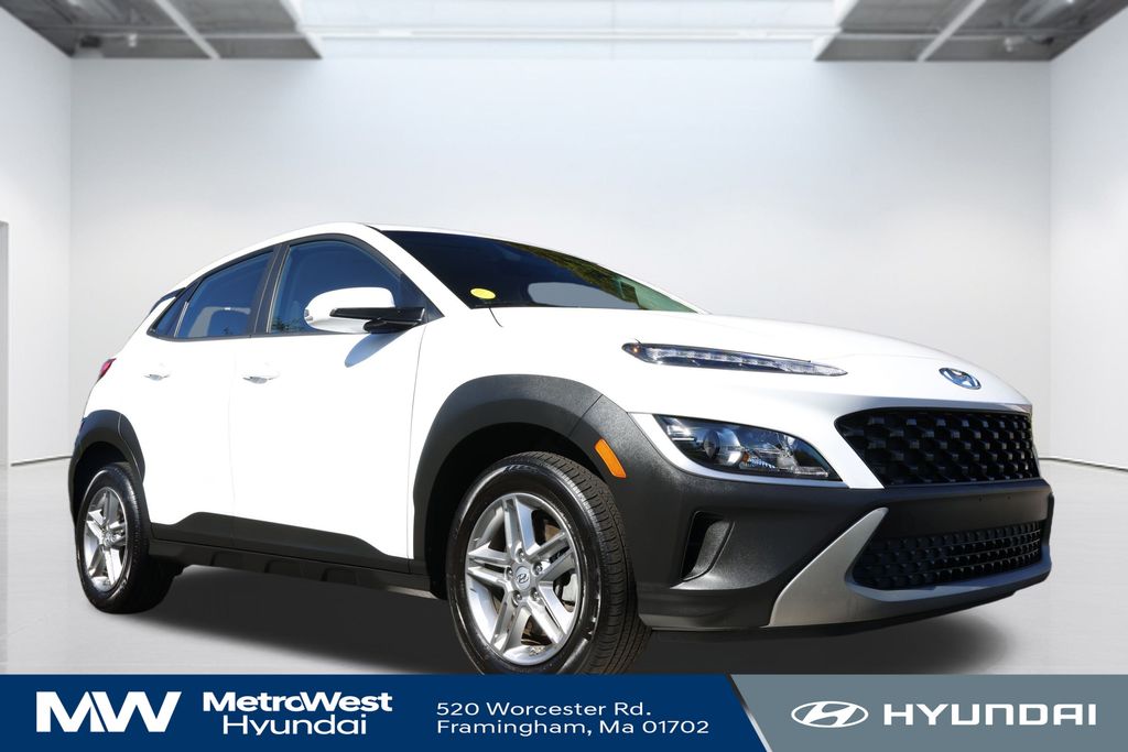 2023 Hyundai Kona SE photo 2