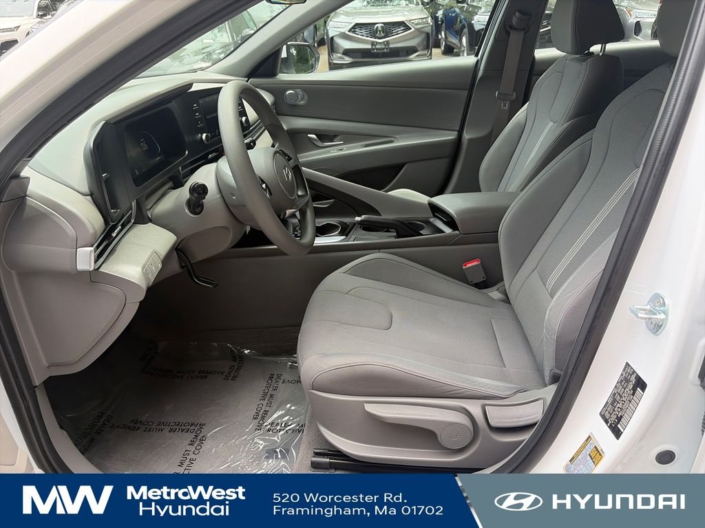 2024 Hyundai Elantra SE - Photo 9