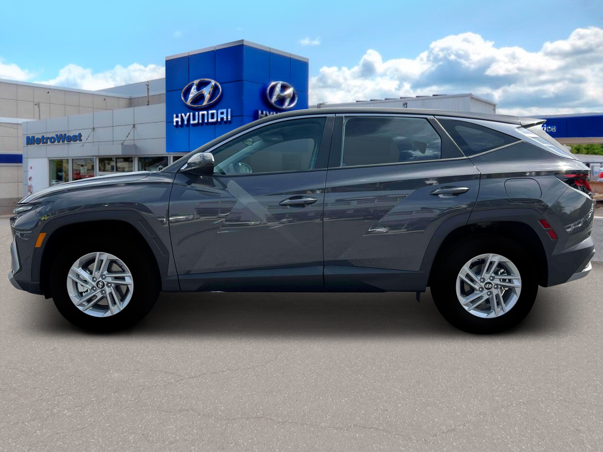 2025 Hyundai Tucson SE photo 3