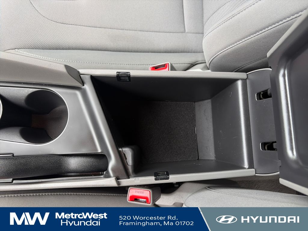 2024 Hyundai Elantra SE - Photo 25