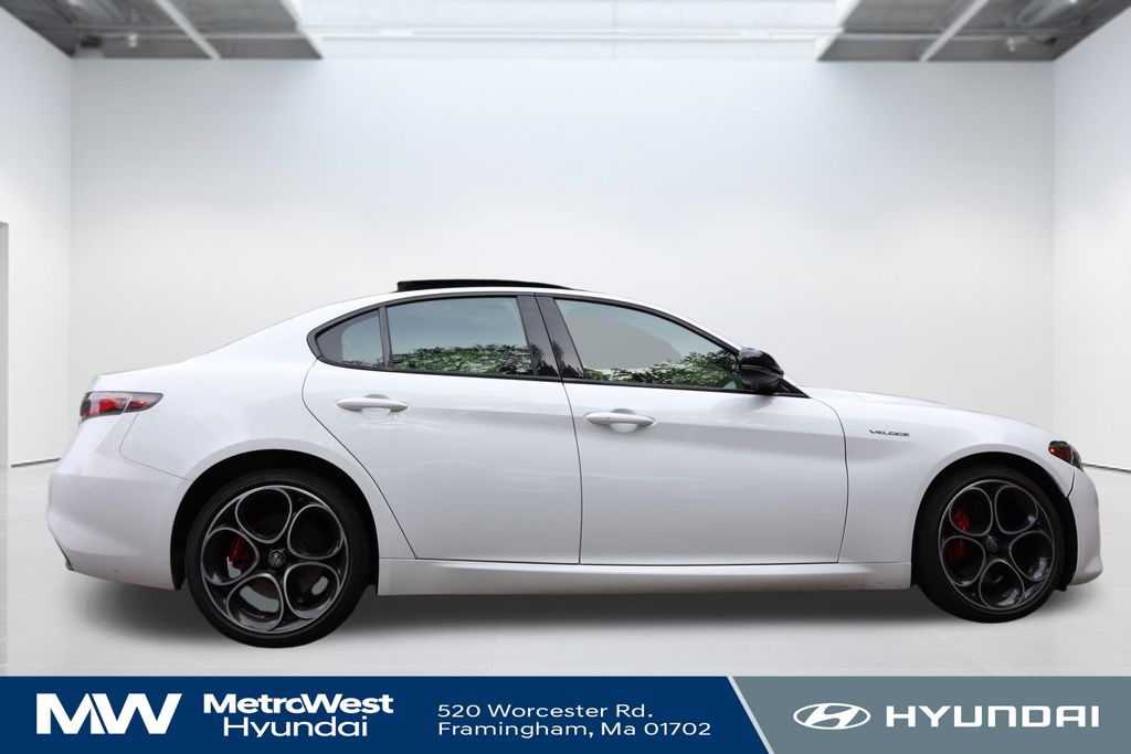 2024 Alfa Romeo Giulia Ti photo 4