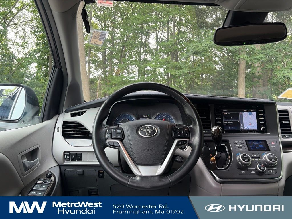 2019 Toyota Sienna XLE - Photo 12