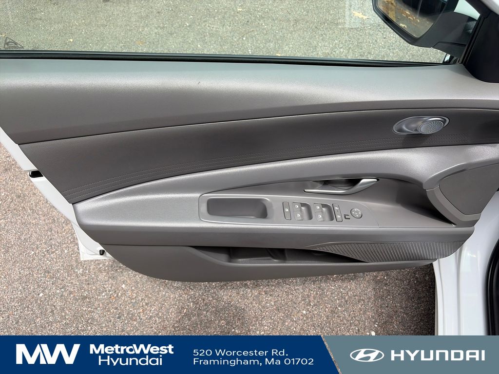 2024 Hyundai Elantra SE - Photo 10