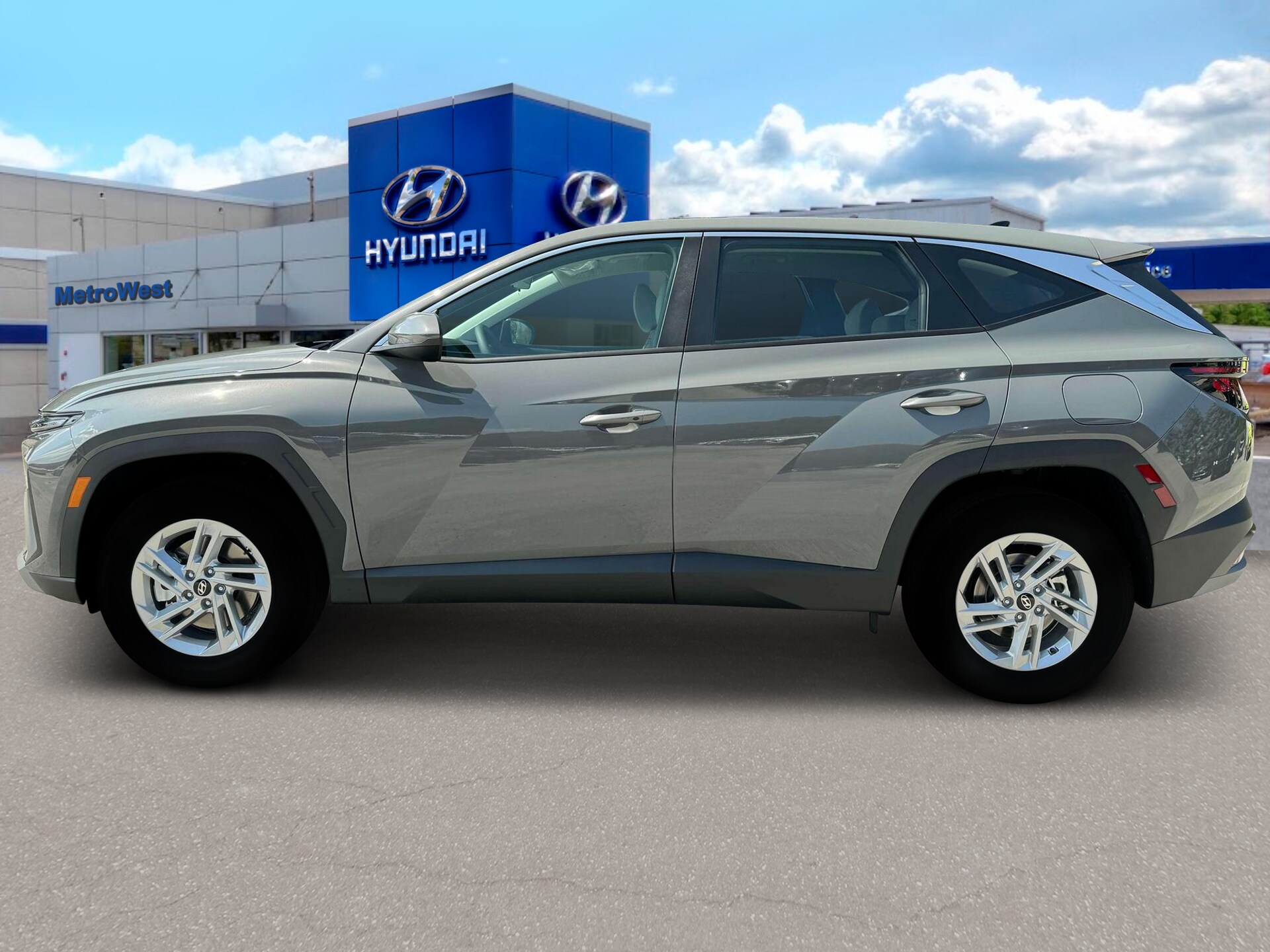 2025 Hyundai Tucson SE photo 3