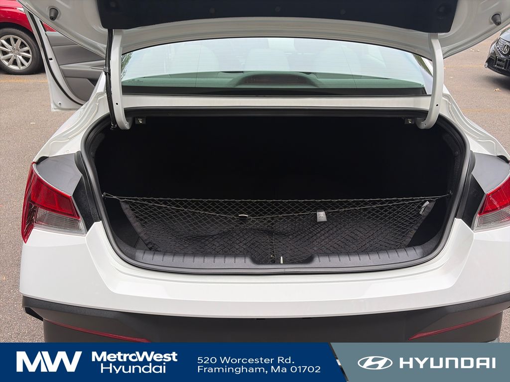 2024 Hyundai Elantra SE - Photo 22
