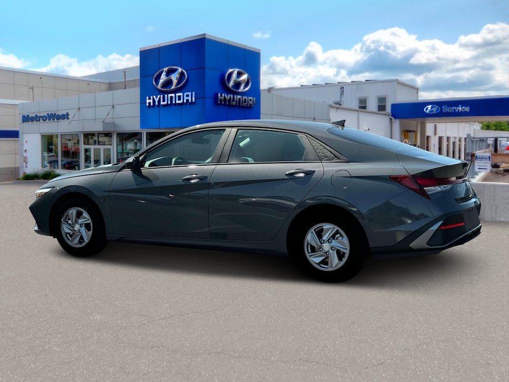 New 2025 Hyundai Elantra SE Sedan