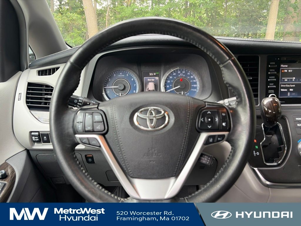 2019 Toyota Sienna XLE - Photo 13
