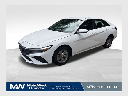 2024 Hyundai Elantra SE Sedan