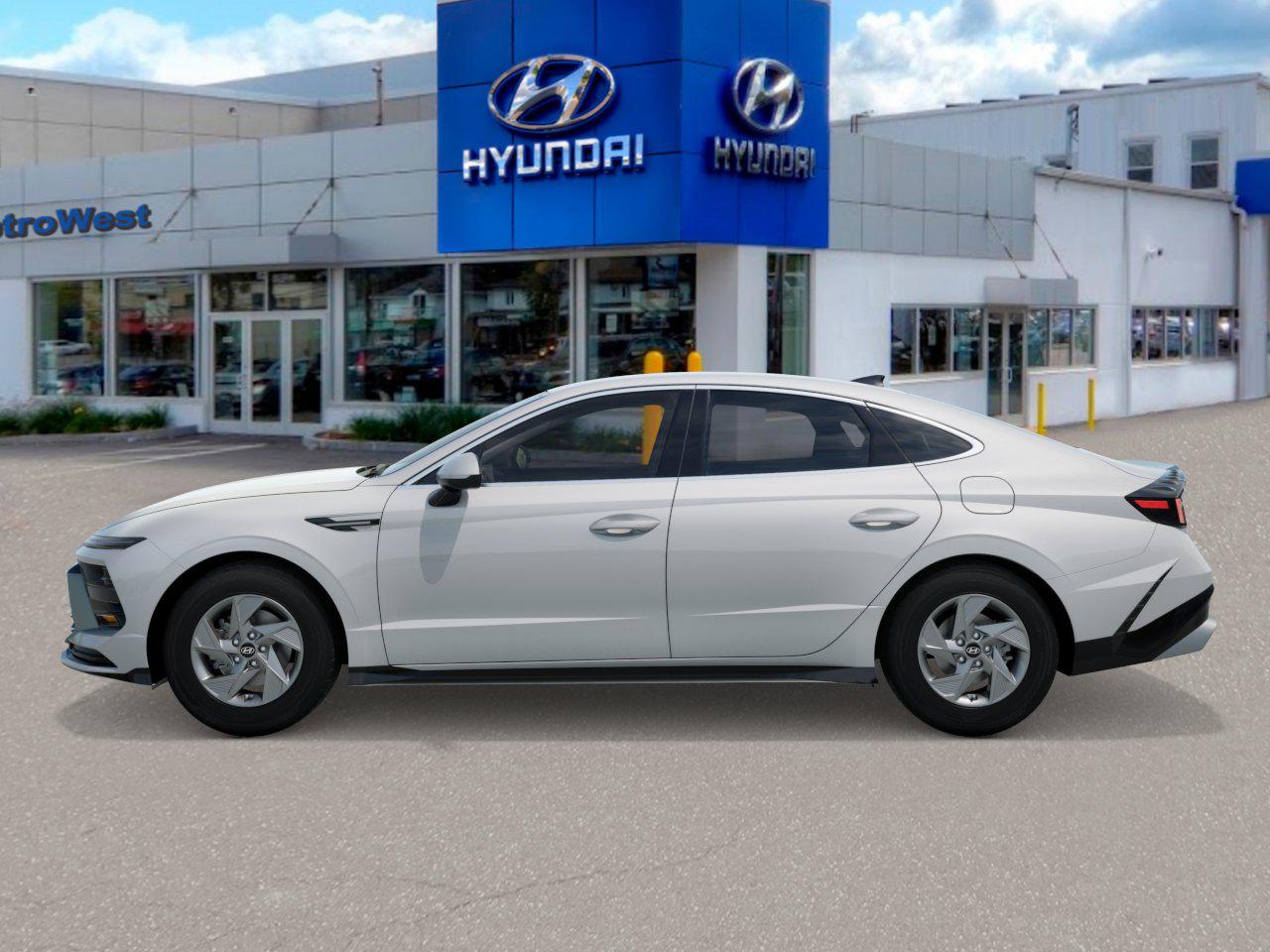 2025 Hyundai Sonata SE photo 3