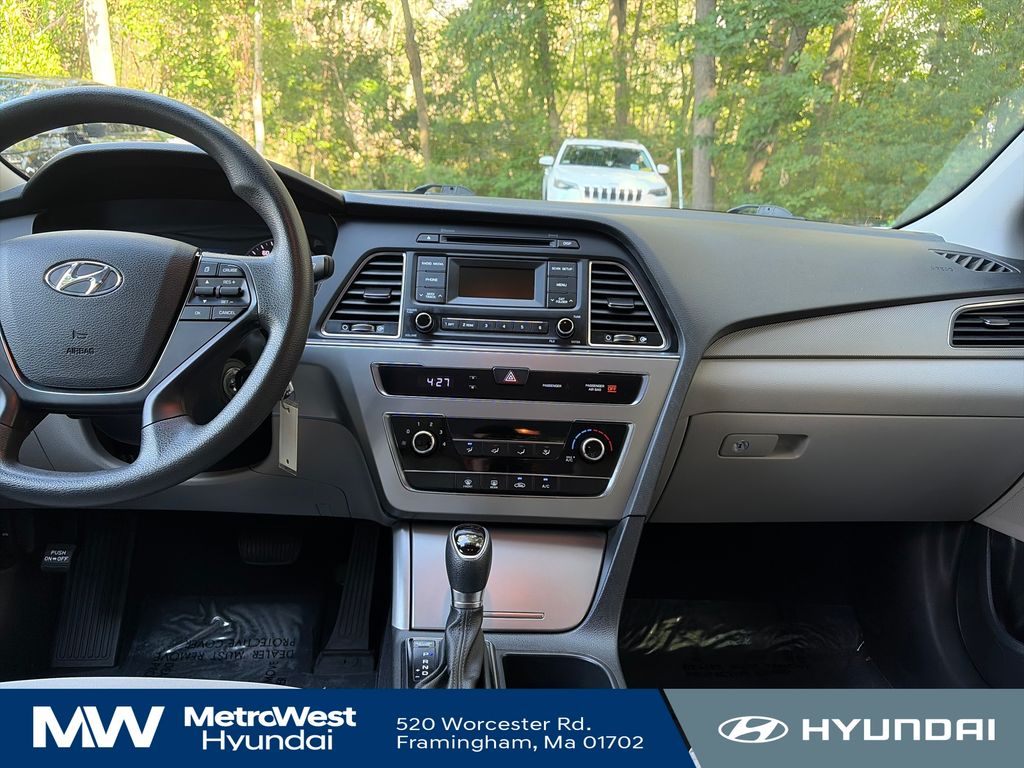 2017 Hyundai Sonata SE - Photo 12
