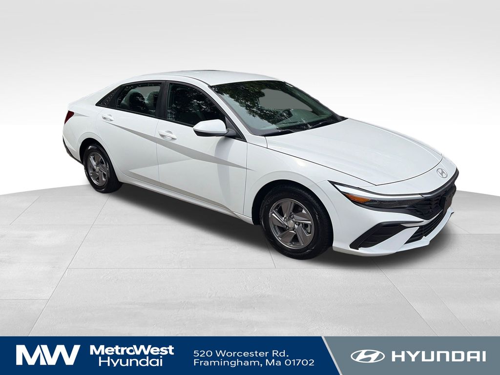 2024 Hyundai Elantra SE - Photo 7