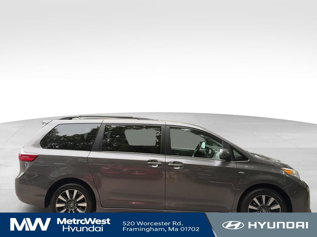2019 Toyota Sienna XLE - Photo 6
