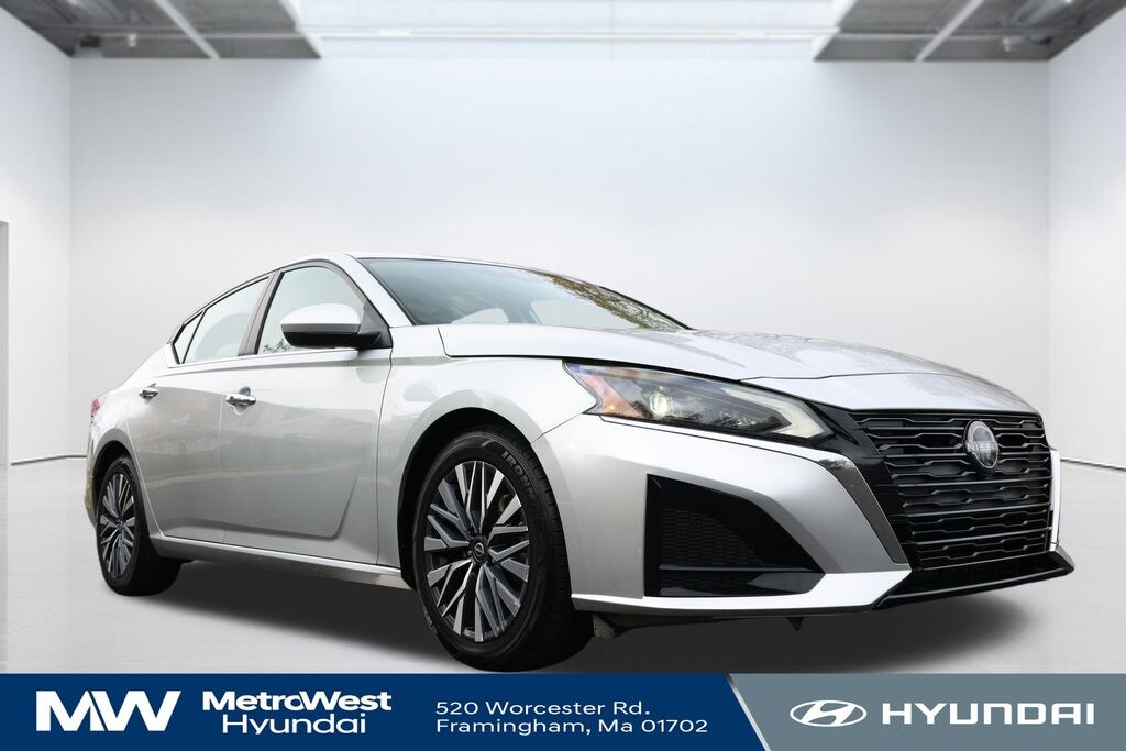 Used 2023 Nissan Altima 2.5 SV Sedan