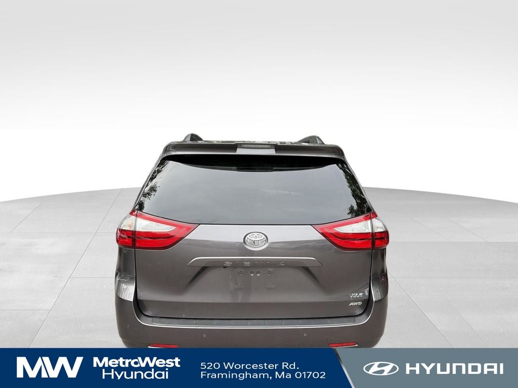 2019 Toyota Sienna XLE - Photo 4