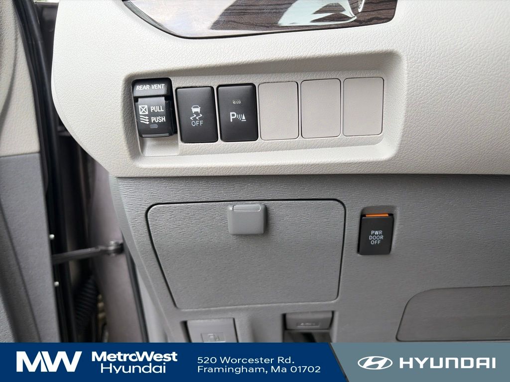 2019 Toyota Sienna XLE - Photo 23