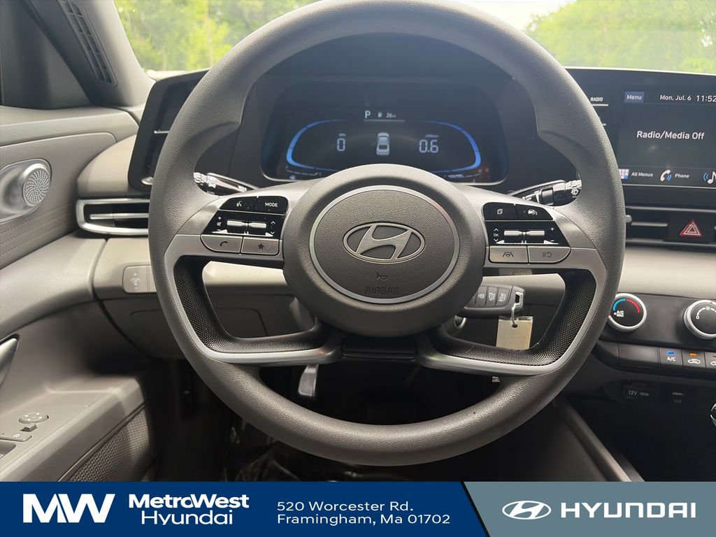 2024 Hyundai Elantra SE - Photo 14