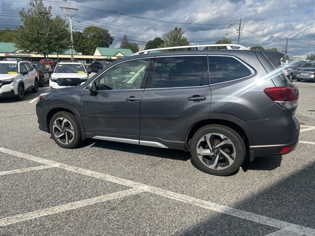 2022 Subaru Forester Touring photo 2